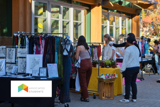 Students shopping from pop up vendors in seawolf plaza