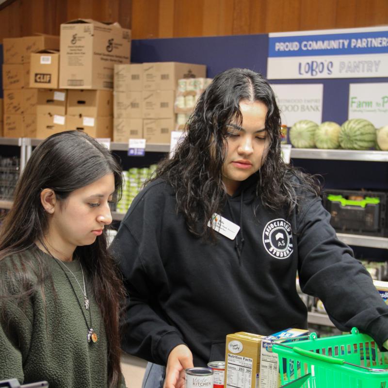 Students working at the Lobo's Pantry check in.