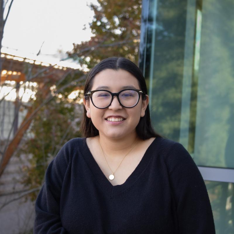 Julia Mendoza Headshot