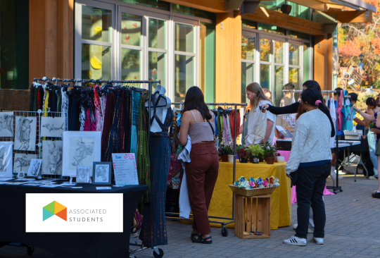 Students shopping from pop up vendors in seawolf plaza